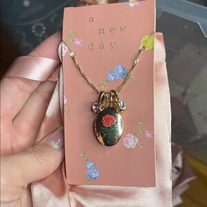 Roae locket necklace w/pouch